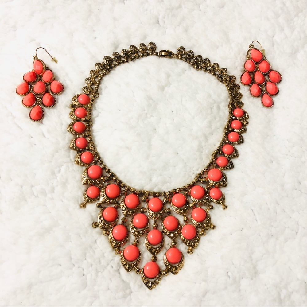 🎄🎄🎁🎁ALDO Necklace and earrings set🎁🎁🎄🎄